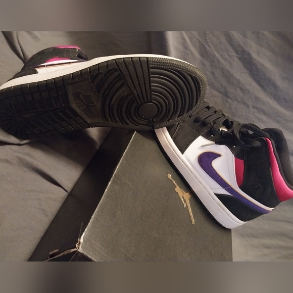 Nike Air Jordan MID 1 Lakers Top 3 (SE) - Picture 4 of 6